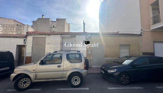 GROND - Wederverkoop - TORREVIEJA -
                Torrevieja