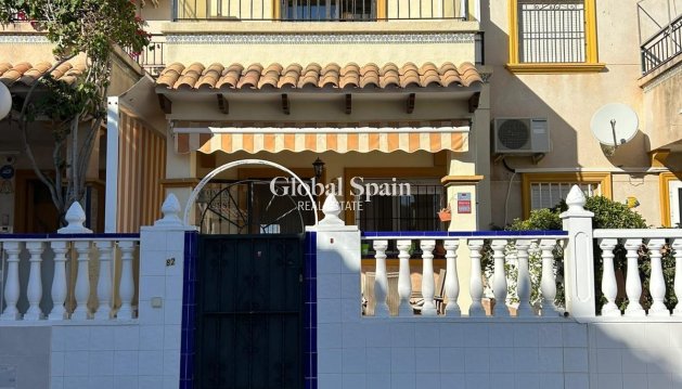 HAUS - Wiederverkauf - ORIHUELA COSTA -
                Punta Prima