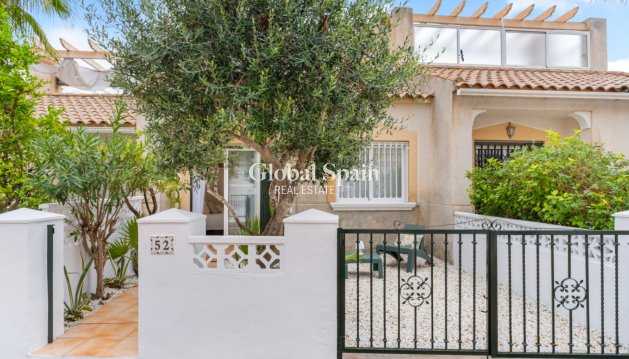 Haus - Wiederverkauf - ORIHUELA COSTA -
                VILLAMARTÍN