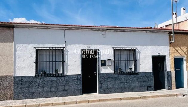 HAUS - Wiederverkauf - SAN MIGUEL DE SALINAS -
                Inland