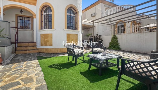 HAUS - Wiederverkauf -
                TORREVIEJA - GSR-67896