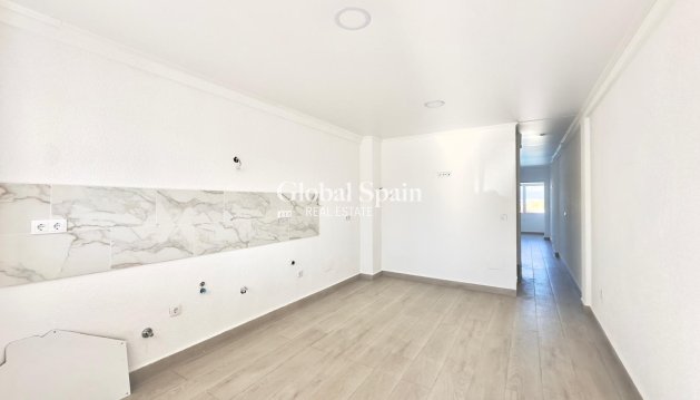 HAUS - Wiederverkauf - TORREVIEJA -
                La Mata