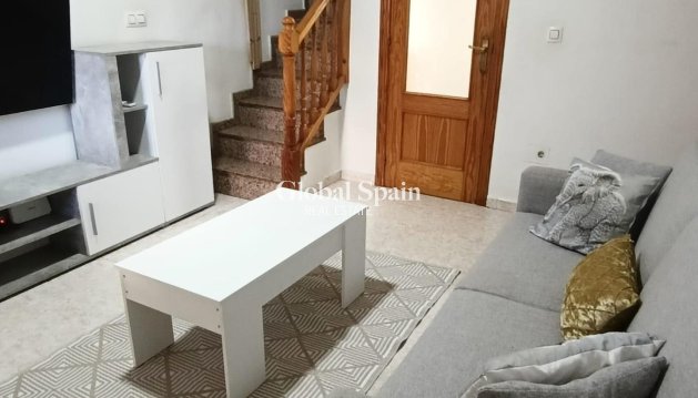 HAUS - Wiederverkauf - TORREVIEJA -
                Torretas