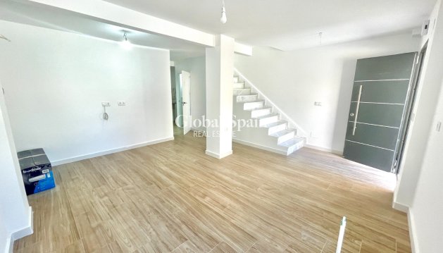 HOUSE - Resale - DAYA VIEJA -
                Costa Blanca