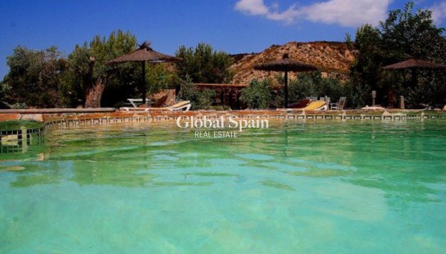 HOUSE - Resale - GEA Y TRUYOLS -
                Inland