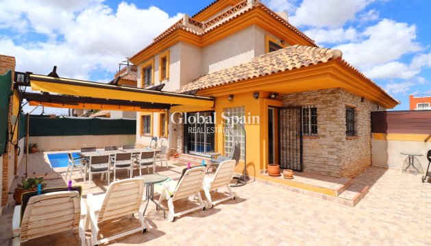 HOUSE - Resale - Los Montesinos -
                La Herrada