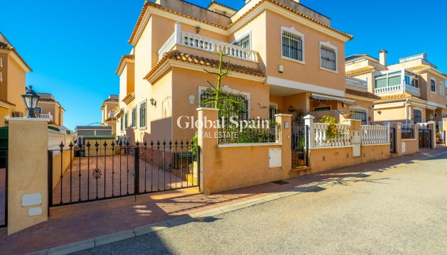 HOUSE - Resale - ORIHUELA COSTA -
                La Regia