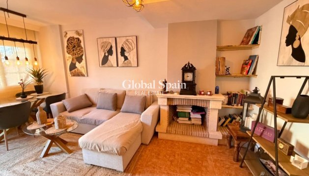 HOUSE - Resale - ORIHUELA COSTA -
                VILLAMARTÍN