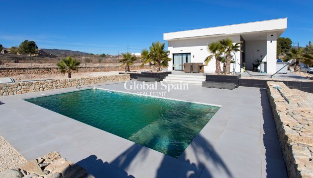 HOUSE - Resale - PINOSO -
                Campo