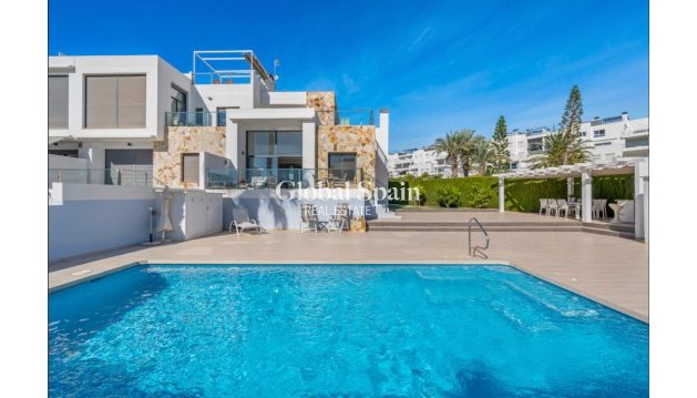 House - Resale - PUNTA PRIMA -
                PUNTA PRIMA