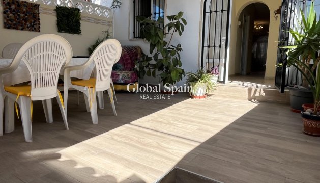 House - Resale - TORREVIEJA -
                Center