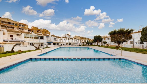 HOUSE - Resale - TORREVIEJA -
                Costa Blanca