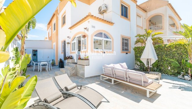 HOUSE - Resale - TORREVIEJA -
                Costa Blanca