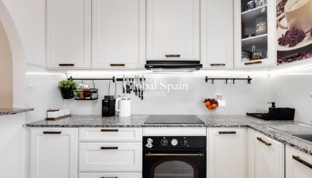 HOUSE - Resale - TORREVIEJA -
                Costa Blanca