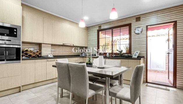 HOUSE - Resale - TORREVIEJA -
                Costa Blanca