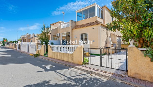 House - Resale - TORREVIEJA -
                La Siesta