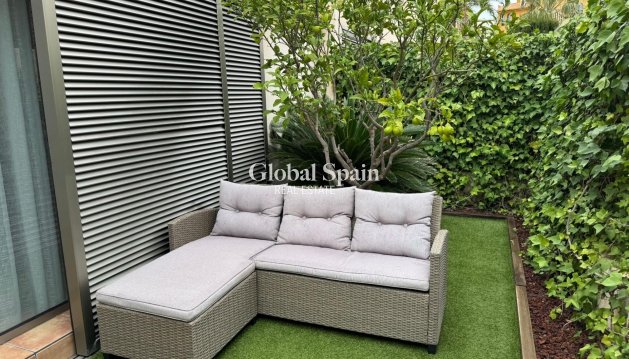 HOUSE - Resale - TORREVIEJA -
                Punta Prima