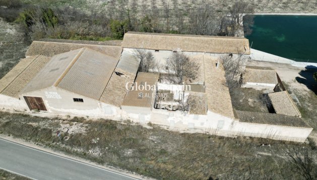 HOUSE - Resale - VILLENA -
                Inland