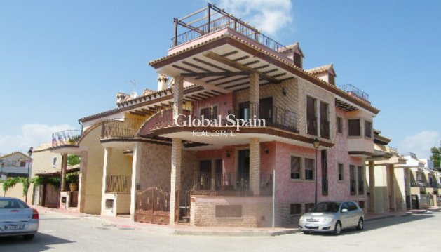 HUIS - Wederverkoop - DAYA NUEVA -
                Costa Blanca