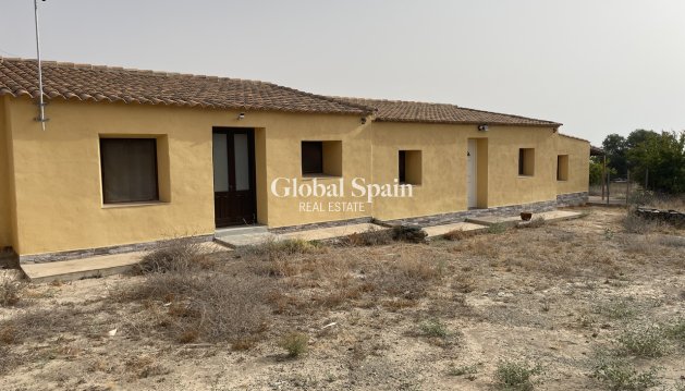 HUIS - Wederverkoop - LA PINILLA -
                Inland