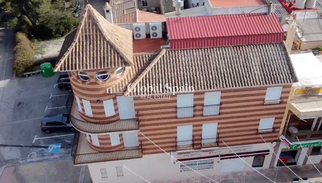 HUIS - Wederverkoop - LA ROMANA -
                Inland