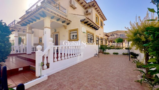 Huis - Wederverkoop - ORIHUELA COSTA -
                CABO ROIG