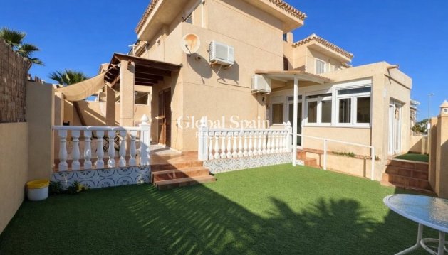 HUIS - Wederverkoop - ORIHUELA COSTA -
                Costa Blanca
