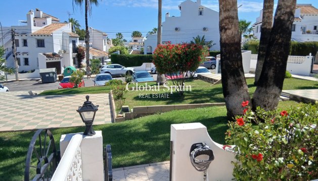 HUIS - Wederverkoop - ORIHUELA COSTA -
                Costa Blanca