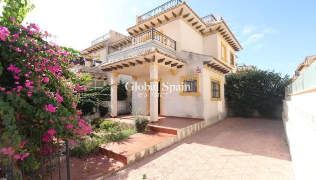 HUIS - Wederverkoop - ORIHUELA COSTA -
                Costa Blanca