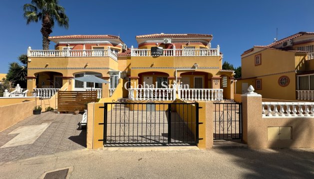 HUIS - Wederverkoop - ORIHUELA COSTA -
                La Regia