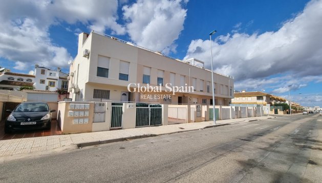 HUIS - Wederverkoop - ORIHUELA COSTA -
                Los Dolses