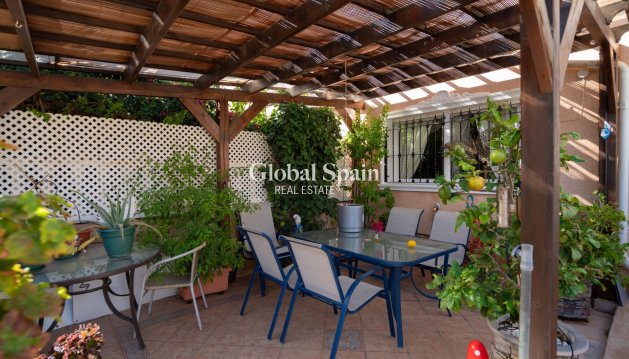 HUIS - Wederverkoop - ORIHUELA COSTA -
                Los Dolses