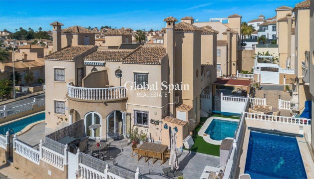 HUIS - Wederverkoop - ORIHUELA COSTA -
                VILLAMARTÍN