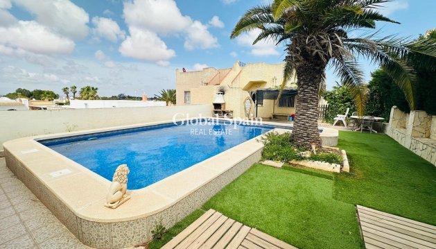 HUIS - Wederverkoop - ORIHUELA -
                Urbanización Perla del Mar