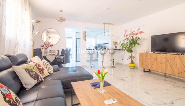 Huis - Wederverkoop - TORREVIEJA -
                Acequion