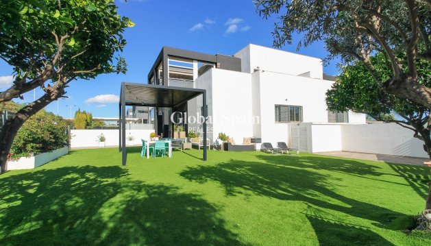 HUIS - Wederverkoop - TORREVIEJA -
                Costa Blanca