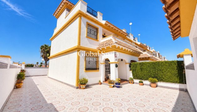 HUIS - Wederverkoop - TORREVIEJA -
                El limonar