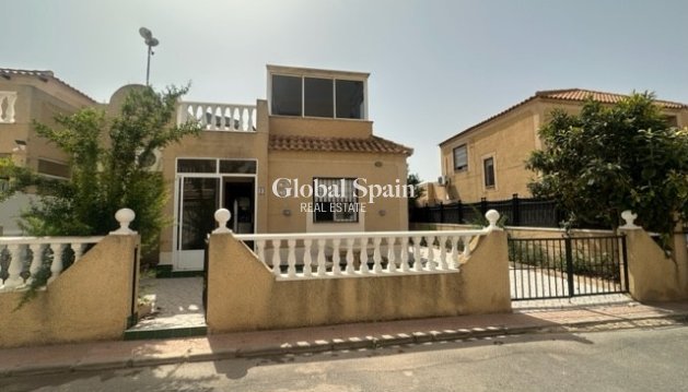Huis - Wederverkoop - TORREVIEJA -
                La Siesta