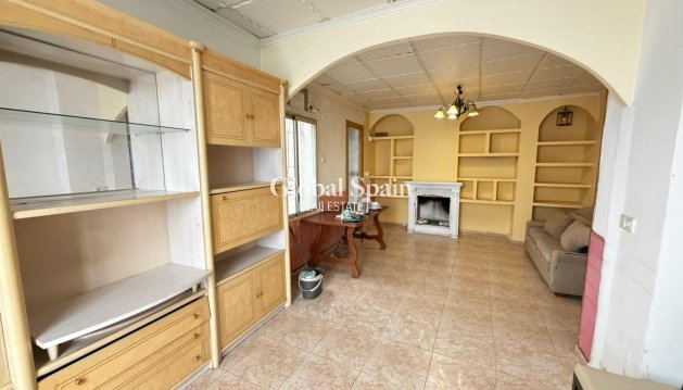 HUIS - Wederverkoop - TORREVIEJA -
                Torrevieja