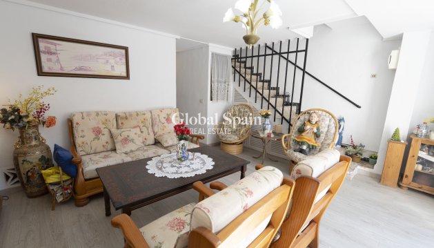 HUIS - Wederverkoop - TORREVIEJA -
                Torrevieja
