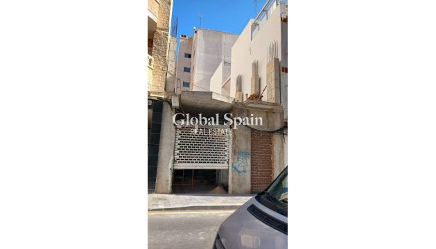 Land - Wederverkoop - TORREVIEJA -
                Estacion de autobuses