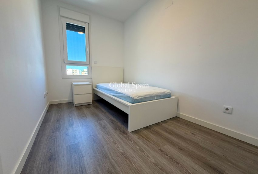 Lange termijn verhuur - APPARTEMENT -
DENIA - Port