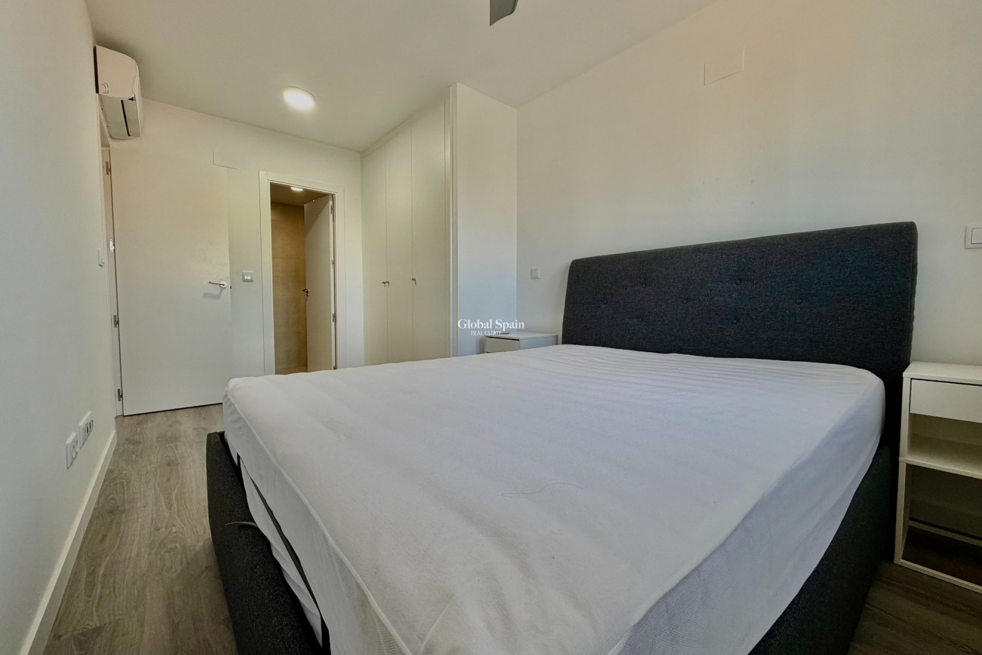 Lange termijn verhuur - APPARTEMENT -
DENIA - Port