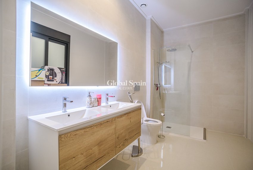 Lange termijn verhuur - APPARTEMENT -
TORREVIEJA - Torrevieja