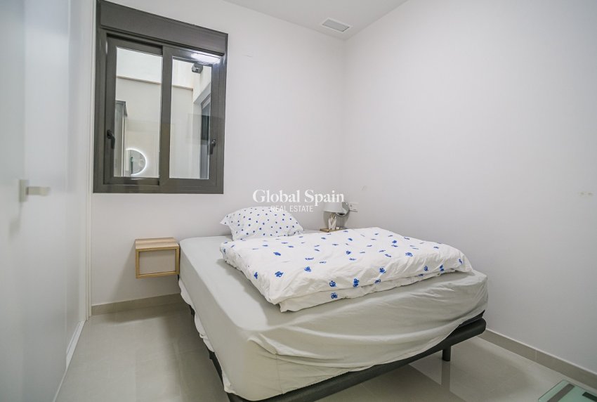 Lange termijn verhuur - APPARTEMENT -
TORREVIEJA - Torrevieja