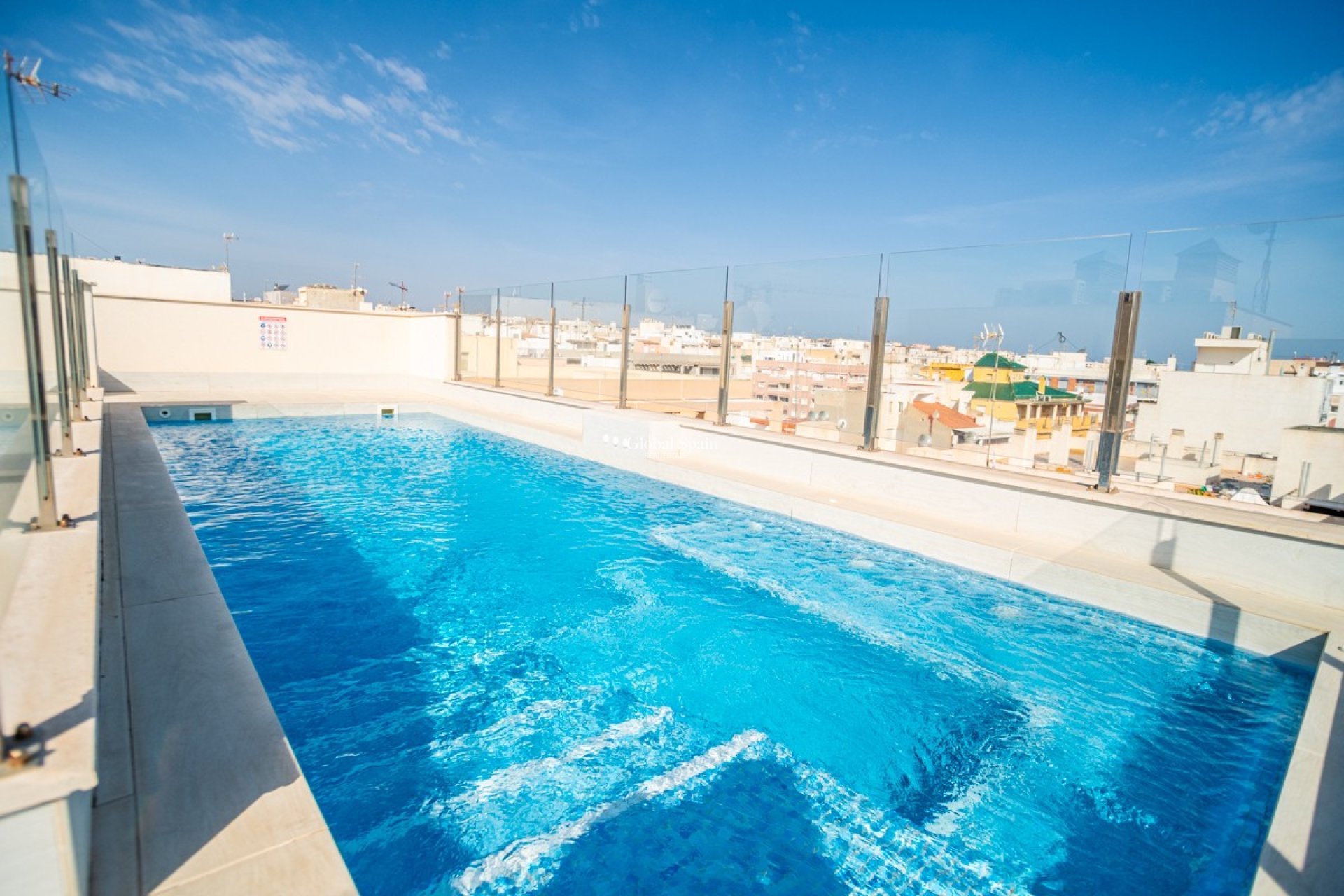 Lange termijn verhuur - APPARTEMENT -
TORREVIEJA - Torrevieja