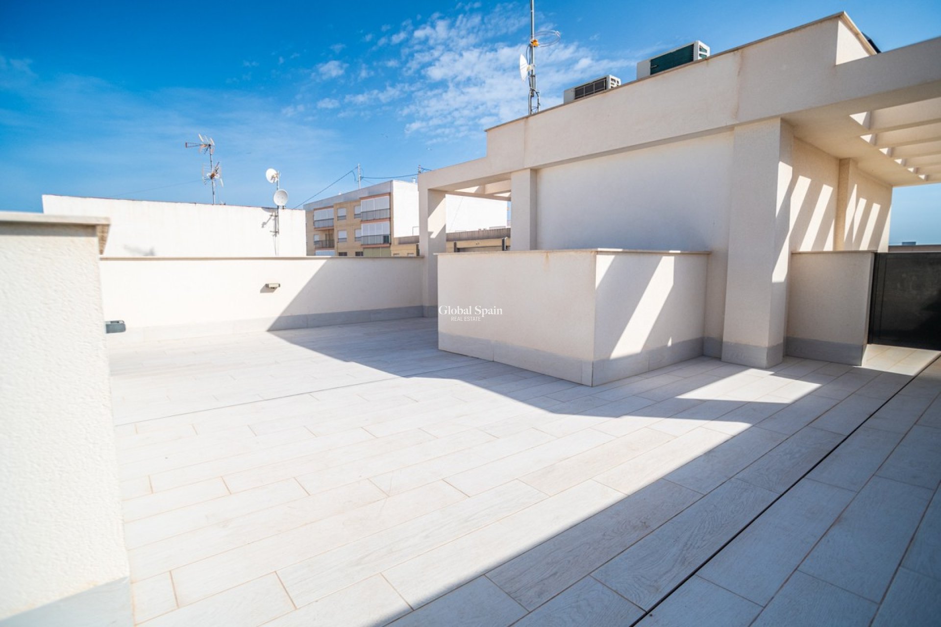 Lange termijn verhuur - APPARTEMENT -
TORREVIEJA - Torrevieja