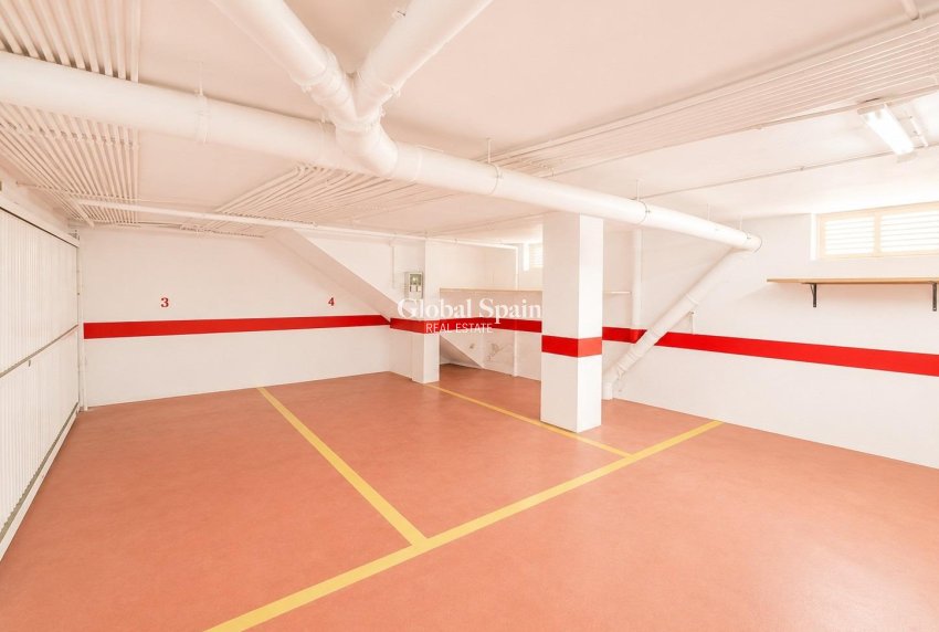 Lange termijn verhuur - PARKEERPLAATS / GARAGE -
TORREVIEJA - Centro