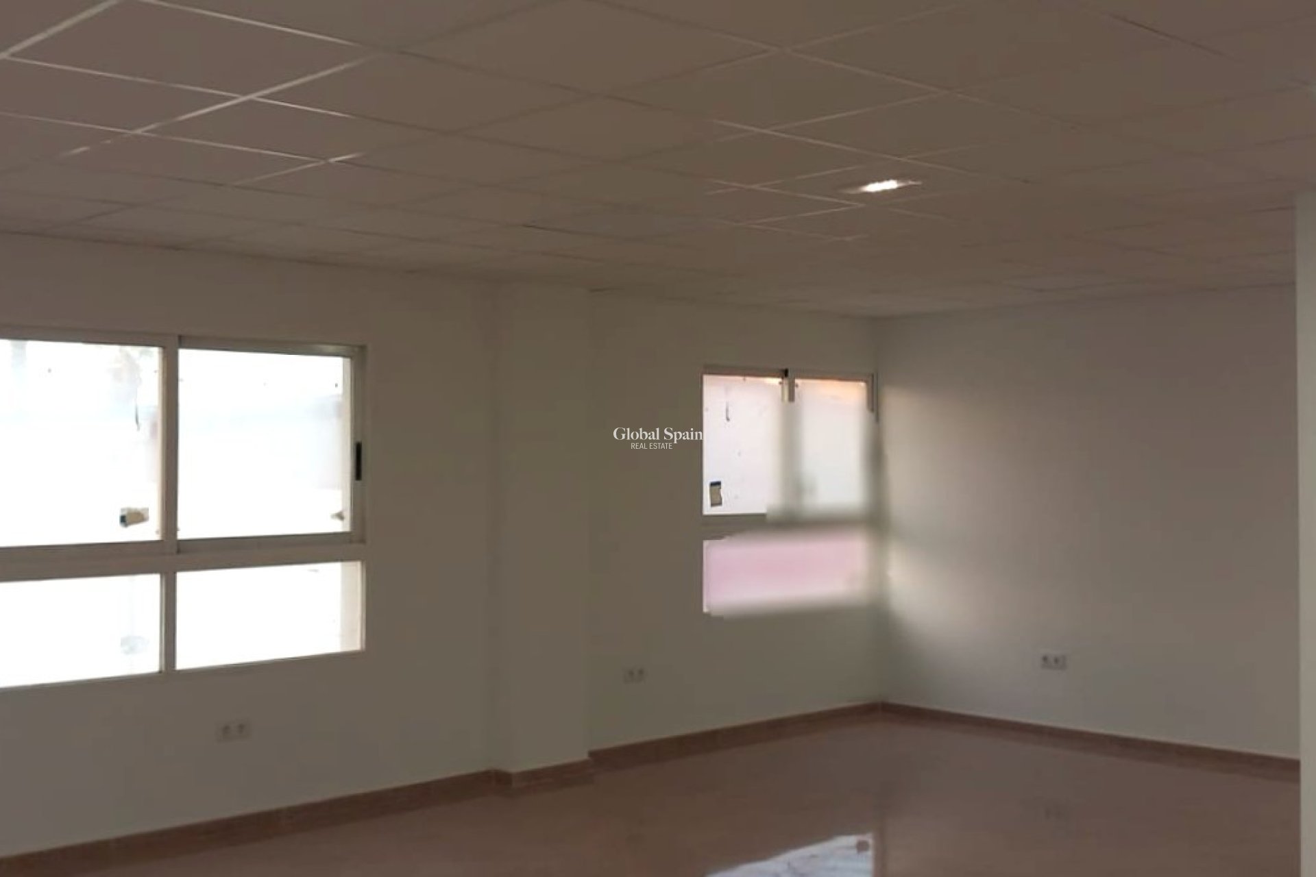 Langzeitmiete - Lokal -
CALLOSA D'EN SARRIÀ - Callosa De Ensarrià