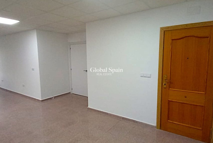 Langzeitmiete - Lokal -
CALLOSA D'EN SARRIÀ - Callosa De Ensarrià